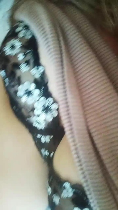 Babycaalientee live cam on Cam4