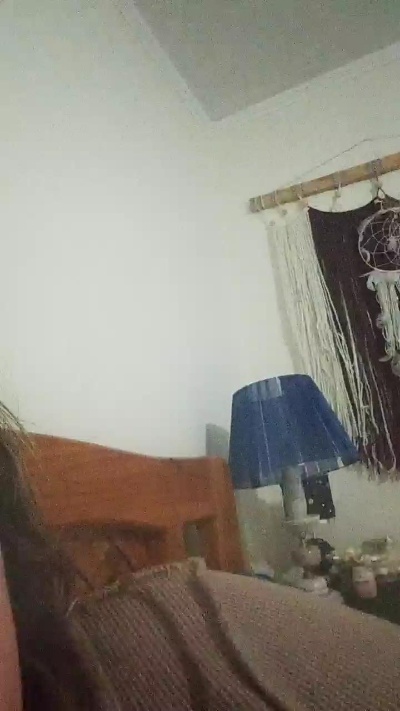 Babycaalientee live cam on Cam4