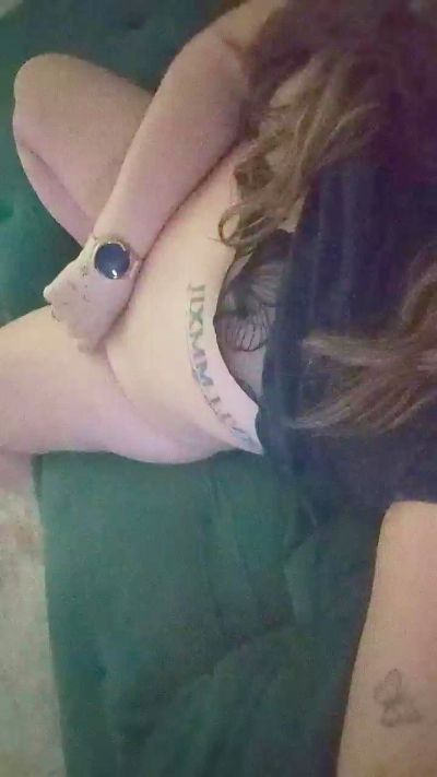 Babycaalientee live cam on Cam4