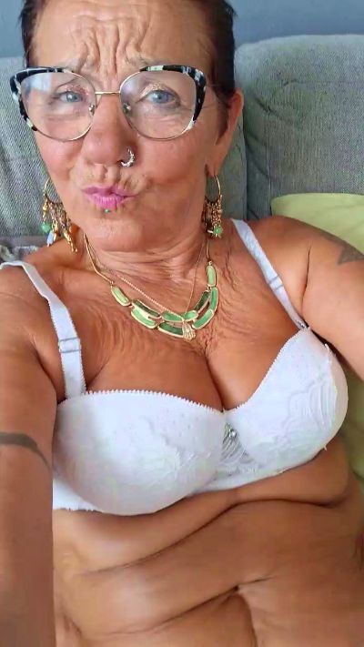 Babylove54 live cam on Cam4