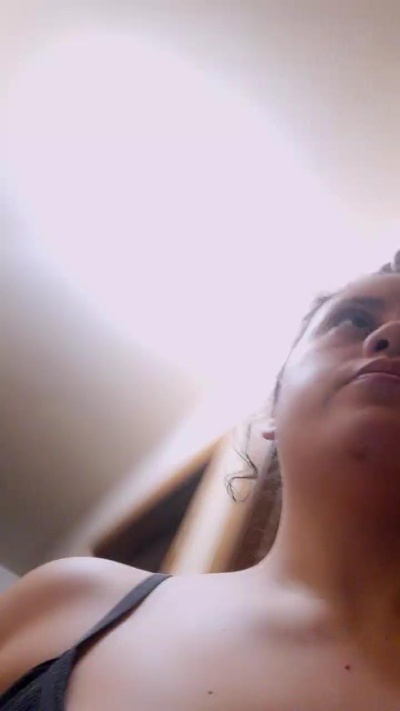 Babynessa2419 live cam on Cam4