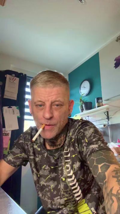 Baddevil80 live cam on Cam4