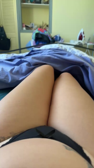 Baddienally live cam on Cam4