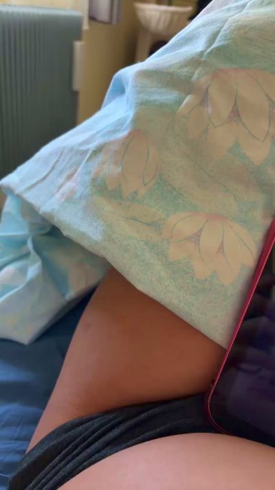 Baddienally live cam on Cam4