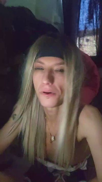 Badgirl91919 live cam on Cam4