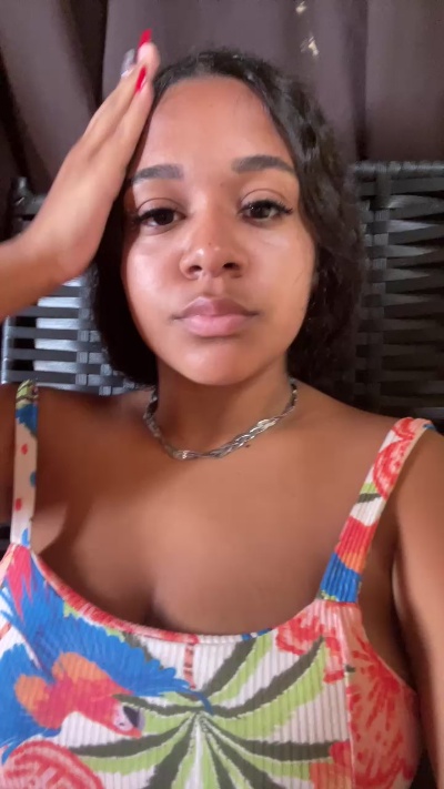 Baianinha07 live cam on Cam4