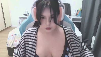 BambiTison live cam on Cam4