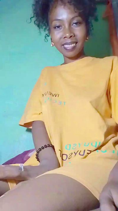 Barbiechoco live cam on Cam4