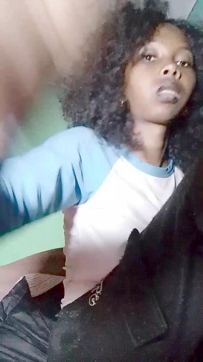 Barbiechoco live cam on Cam4