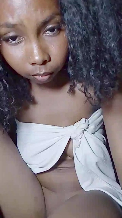 Barbiechoco live cam on Cam4