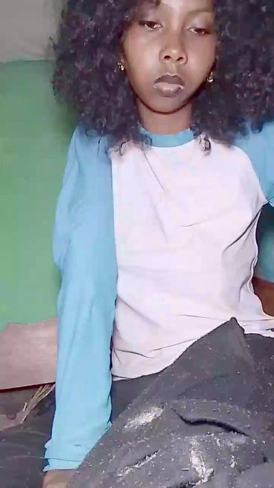 Barbiechoco live cam on Cam4