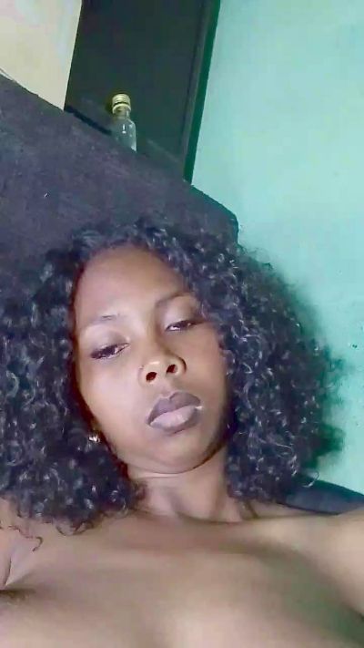 Barbiechoco live cam on Cam4