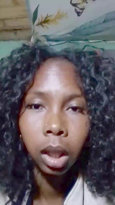 Barbiechoco live cam on Cam4