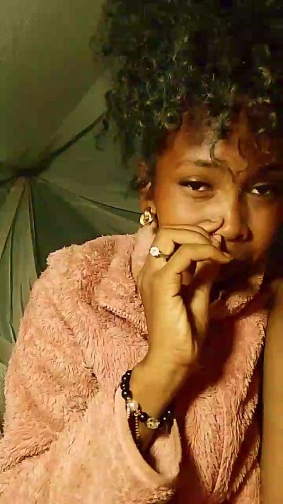 Barbiechoco live cam on Cam4