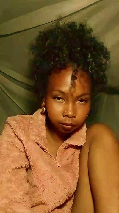 Barbiechoco live cam on Cam4