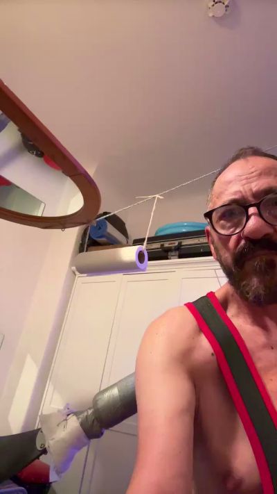 Barefistfotze live cam on Cam4