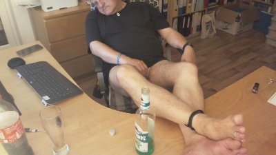 Barefooter live cam on Cam4