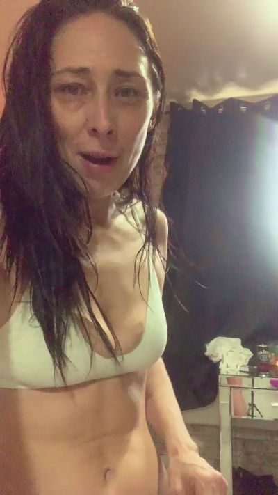 Barefootgoddezz live cam on Cam4