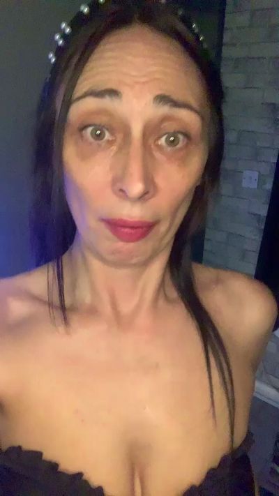 Barefootgoddezz live cam on Cam4