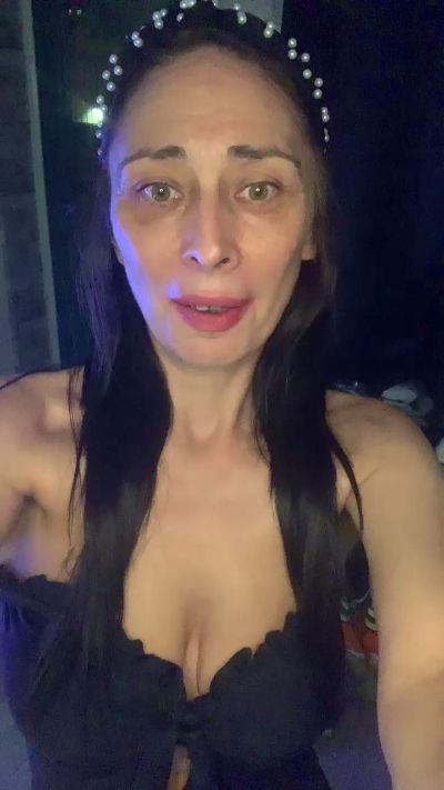 Barefootgoddezz live cam on Cam4