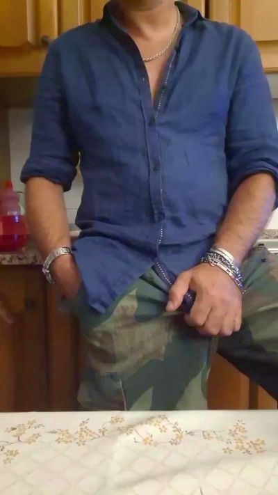 Bari_new live cam on Cam4