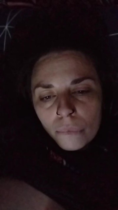 BasicallyJess live cam on Cam4