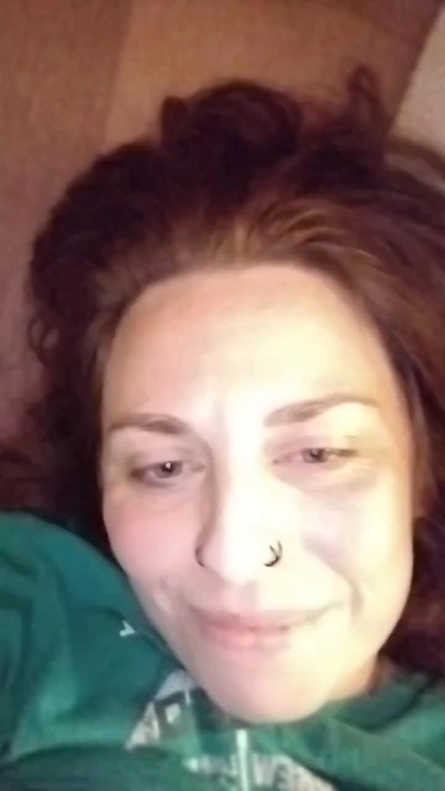 BasicallyJess live cam on Cam4