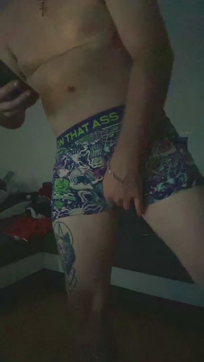 Bassking1993 live cam on Cam4