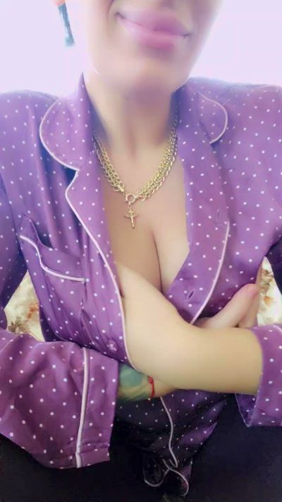 BatDen_ live cam on Cam4