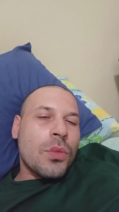 Bbbbbb9 live cam on Cam4