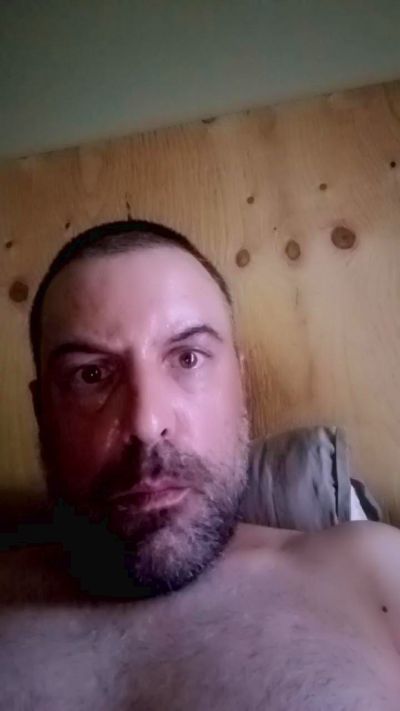 Bbbbbbtrt8 live cam on Cam4
