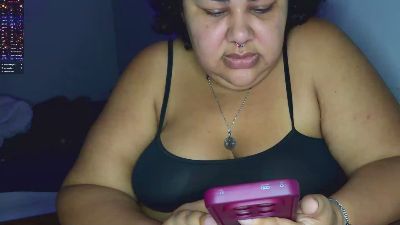 Bbwroyaltty live cam on Cam4