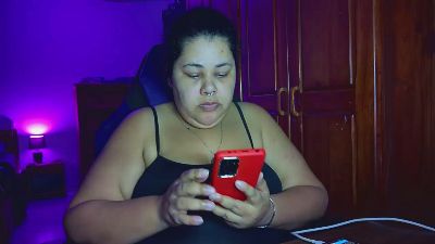 Bbwroyaltty live cam on Cam4