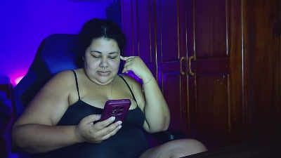 Bbwroyaltty live cam on Cam4