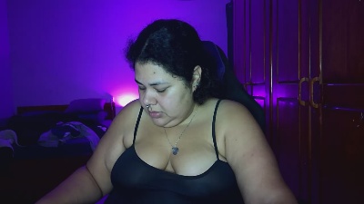 Bbwroyaltty live cam on Cam4