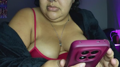 Bbwroyaltty live cam on Cam4