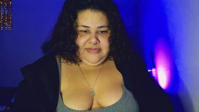 Bbwroyaltty live cam on Cam4