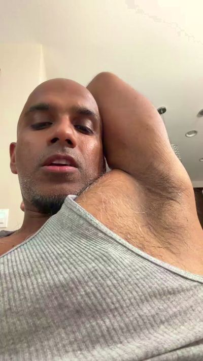 Beachmusclefit live cam on Cam4