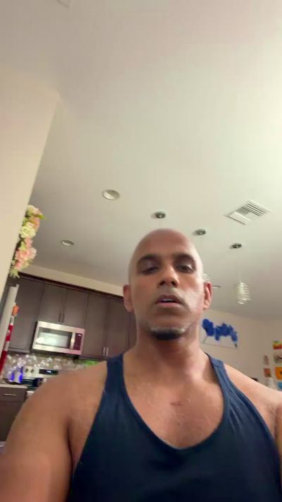 Beachmusclefit live cam on Cam4