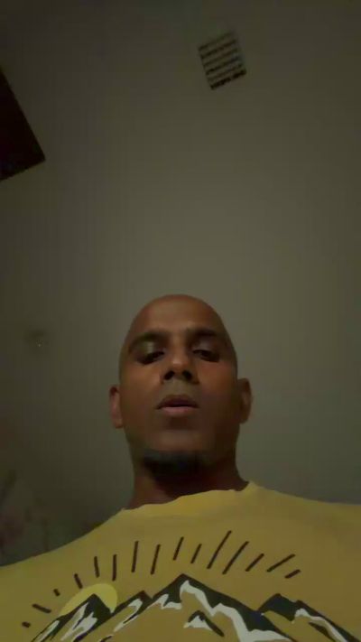 Beachmusclefit live cam on Cam4