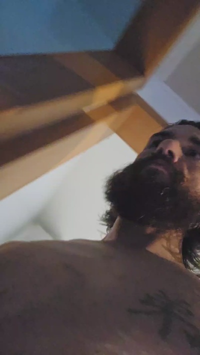 Beardedveteran live cam on Cam4