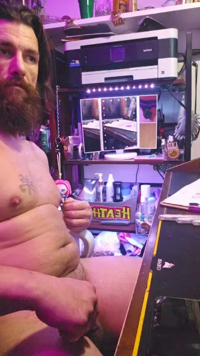 Beardedveteran live cam on Cam4