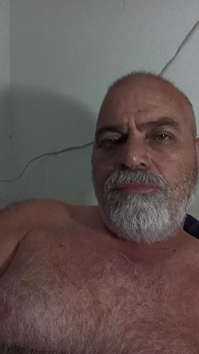 Bearoliverpcd live cam on Cam4