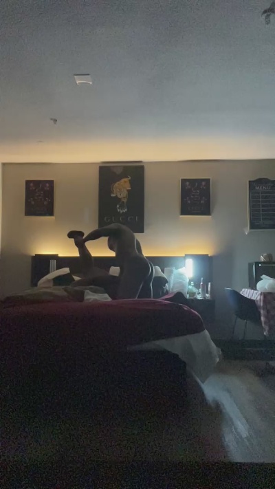 Beasleyboi90 live cam on Cam4