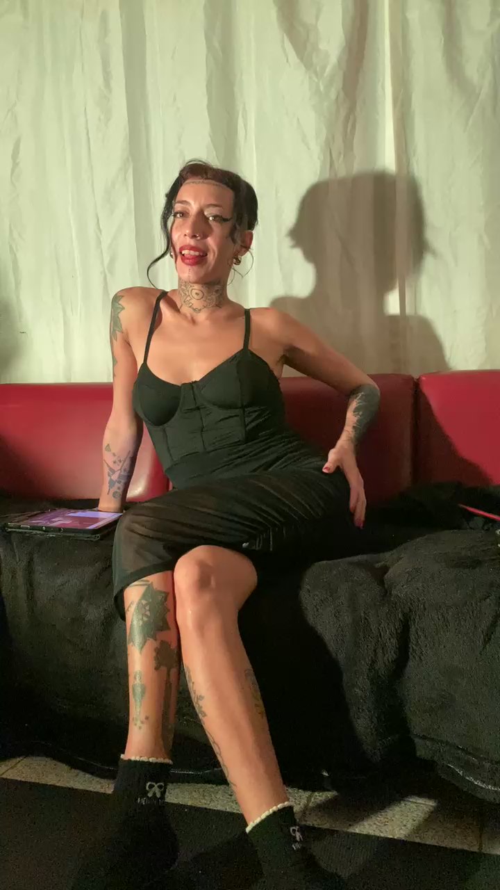 Beatrixxxtv live cam on Cam4