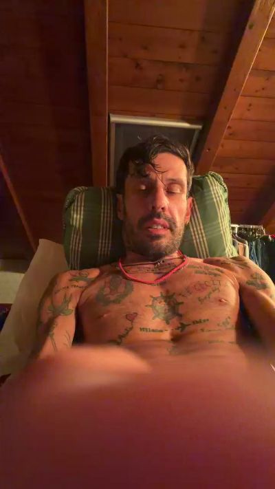 Bebo232323 live cam on Cam4