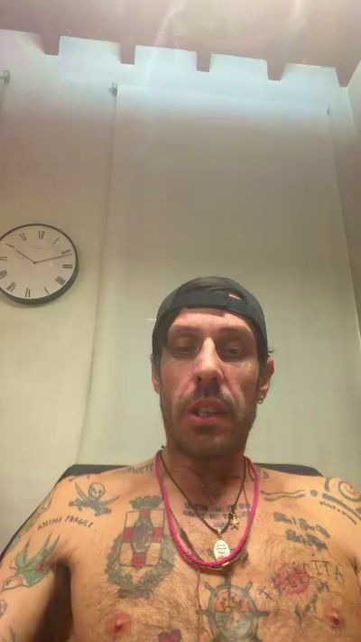 Bebo232323 live cam on Cam4