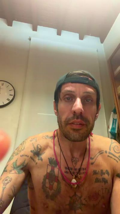 Bebo232323 live cam on Cam4