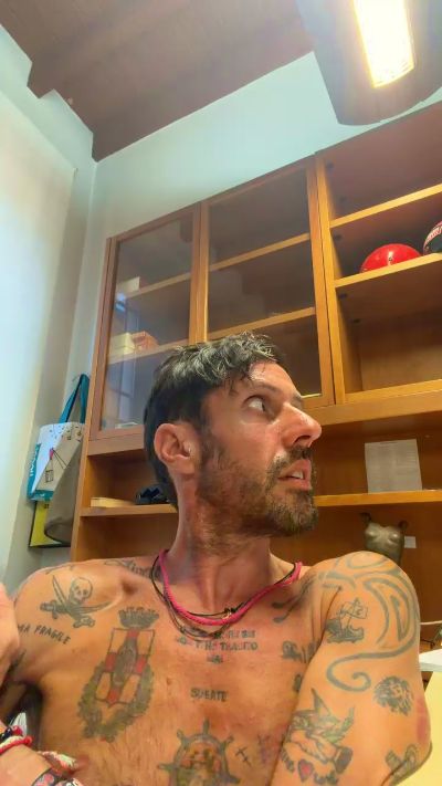 Bebo232323 live cam on Cam4