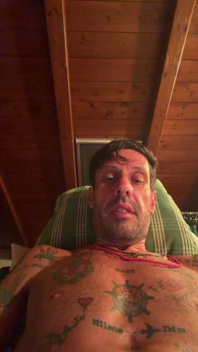 Bebo232323 live cam on Cam4